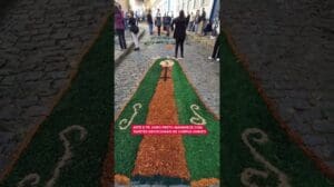 KUNST UND GLAUBE: OURO PRETO ERWACHT MIT DEN ANDACHTSTEPPELEN VON CORPUS CHRISTI