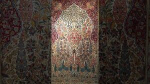Kerman mit Lebensbaum-Design 1717, 7' x 10' 2”, 2. Quartal des 20. Jahrhunderts