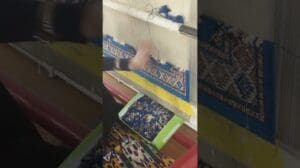 Natürlicher Farbteppich handgefertigt aus Usbekistan