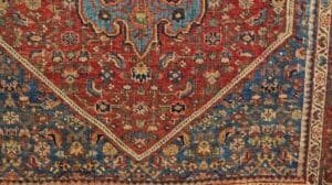 Persischer Bidjar des 19. Jahrhunderts im geometrischen Muster in Burgunder, Französisch Blau und Marineblau 1800