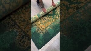Schöner moderner persischer Teppich