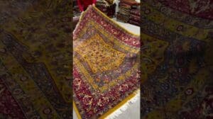 Seht euch an, welchen Teppich wir für euch gebracht haben – wie schön der authentische iranische Teppich ist! Gefällt euch dieser Teppich, lasst ein Like und abonniert!