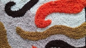 Teppiche aus Jute und Häkelspitze sind die einfachsten Methoden