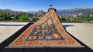 „Der 9x12 Navymuster Baluch-Teppich: Ein Meisterwerk intricater Eleganz“