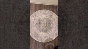 „Hilf mir, einen neuen Teppich für meinen Esstisch von @rugs_usa auszuwählen 🙌🏼 #teppiche #esszimmer“