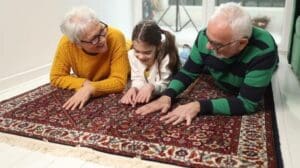 „Luxuriöse Teppiche, inspiriert vom persischen Design. Maschinenarbeit, 520.000 Knoten pro m².“