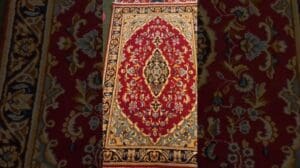 „Vorstellung eines seltenen Meisterwerks aus Kerman, Iran!🌟 Handgefertigter Teppich 🌟🌼 Größe: 3x5 ft (91x152 cm)🎨“