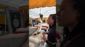 10€ die Teppiche in der Größe 120/170 im Abverkauf am Markt von Porte de Montreuil #deko #teppich