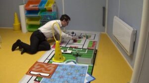 <h1>4 : Raum "KREATIVSPIELE am Boden", Roboterteppiche... seine eigene Geschichte erschaffen!</h1>