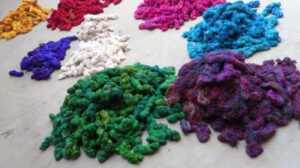 Abstrakte Teppiche bringen Leben und Bewegung in triste Räume. Rufen Sie an unter (310) 358-1222 | Caravan Rugs
