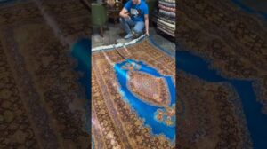 Alle Teppiche sind handgeknüpft aus Qom und enthalten natürliche Seide. 6 Meter (200*300 cm). 80 echte Reihen.