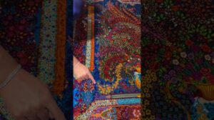 Alle Teppiche sind handgeknüpft in Qum und aus natürlicher Seide, Größe 0,75 m² (100*150 cm), 80 echte Knoten.