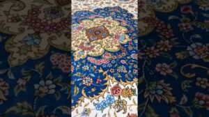 Beiger handgefertigter Seidenteppich in Größe 6×9 Fuß von Yilong. E-Mail-Adresse: alice@yilongcarpet.com