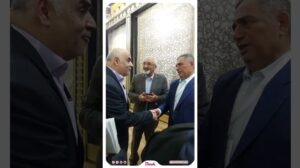 Besuch von Mahmoud Tullai und iranischen Beamten am Stand des Yalda-Teppichs aus der Wüste von Kashan | CFE 2023