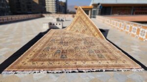 Der 13x20 Creme-Perser Bakhtiari Teppich: Eine Weite der Eleganz