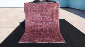 Der 5x7 Dunkelviolette Gabbeh-Teppich: Ein Inbegriff von Luxus und Tradition