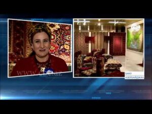 Die Ausstellung in Baku präsentiert die Arbeiten turkmenischer Teppichknüpfer, Juweliere und nationaler Stoffe.