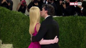 Die Mode und die Liebe vereinten sich auf dem roten Teppich der Met Gala 2021 | ¡HOLA! TV