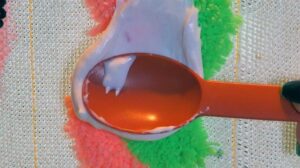 Die falsche Seite eines Teppichs kleben