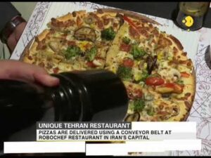 Dieses Roboter-Restaurant liefert Essen mit einem Förderband in Teheran