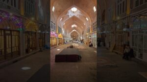 Entdeckung des Teppichgangs im Basar von Tabriz, Iran | Persische Teppiche