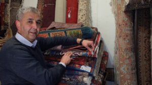 Erklärung der verschiedenen Materialien, aus denen persische Teppiche gefertigt sind