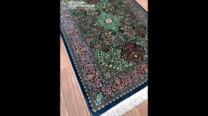 Exquisiter Qom-Seiden Teppich von Sidekian – Ein Meisterwerk des persischen Erbes