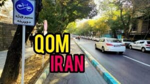 FAHREN IN DEN STRAßEN VON QOM, LUXUSVIERTEL IN QOM