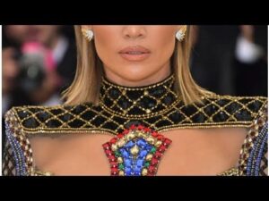 Gala Met 2018: Jennifer Lopez ohne Extensions auf dem roten Teppich