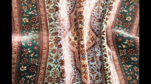 Golriz(緑色) Weltklasse Perserteppich Seide aus der berühmten Region „Qom クム“, berühmte Werkstatt „Mir Mehdi“ No. 20010, hochwertigste Perserteppiche von Golestan