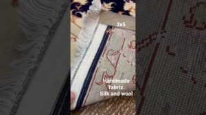 Handgefertigte Teppiche erhältlich.
