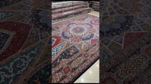 Handgefertigter Teppich aus Tabriz