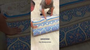 Handgeknüpfter Perser-Teppich im Qom-Design aus der Yilong Teppichfabrik wird an unseren Kunden versandt.