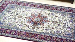 Handgewebter Isfahan Seidenteppich 160x247