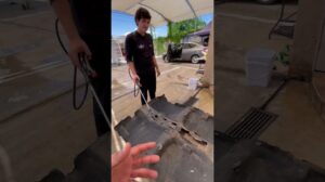 Hier zeige ich dir, wie du den Teppich deines Autos 🚘 ohne Schrubben😱 wäschst💦 #fürdich #Details #Tipps #Tutorial