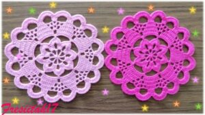 Kleiner Teppich mit 10 Reihen gehäkelt (Durchmesser ca. 20 cm)