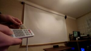 Leinwand für den Heimprojektor selbstgebaut. Oder die Geschichte eines Teppichs des 21. Jahrhunderts.