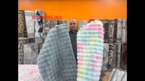 Luxuriöser Teppich aus Kunstpelz.