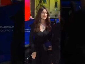 Monica Bellucci, 57-jährige Schauspielerin, auf dem roten Teppich ihres neuen Films Siccità beim Filmfestival von Venedig