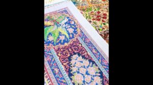 Qom Teppich mit floralen Design, handgeknüpfter Seidenperserteppich 1,00×1,50m