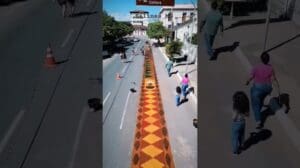 Salinas MG - Die Tradition der bunten Teppiche hat ihren Ursprung in Portugal. ABONNIEREN