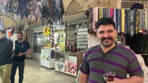 Stadtführung im Arak Basar, Iran 2022 | Das Vergnügen, iranische handgewebte Teppiche zu betrachten