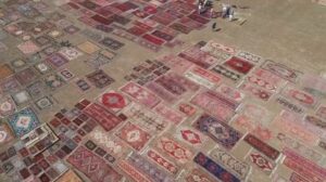 Stattdessen lange Sonnenbaden! Die Schlüssel zur zarten Farbigkeit von türkischen Teppichen【Große Welt】Drohnenaufnahmen｜Handgefertigte Teppiche