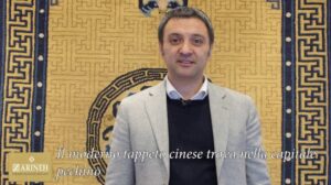 "Tappeto Pechino" wird ins Deutsche als "Teppich Peking" übersetzt.