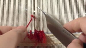 Teppich auf einem Stegen-Webrahmen - Knoten machen
