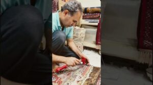 Teppichwurzeln entfernen #Teppich #HandgewebteTeppiche #BijarTeppich #Teppich #Teppich #IranischerTeppich #IranischeTeppiche