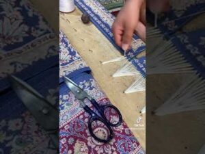 Traditionelle Verwurzelung alter oder neuer handgefertigter Seiden-, Baumwoll- und Wollteppiche.