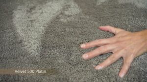 Velvet 500 Platin / Platinaschwarzer Teppich (Lalee)