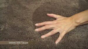 Velvet 500 taupe / graubrauner Teppich (Lalee)