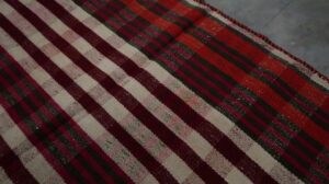 Vintage Jajim Qashqai Persischer Kilim mit roten, elfenbeinfarbenen und pinken Streifen - Teppich & Kilim - 33363